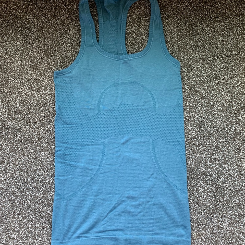 Lululemon tank